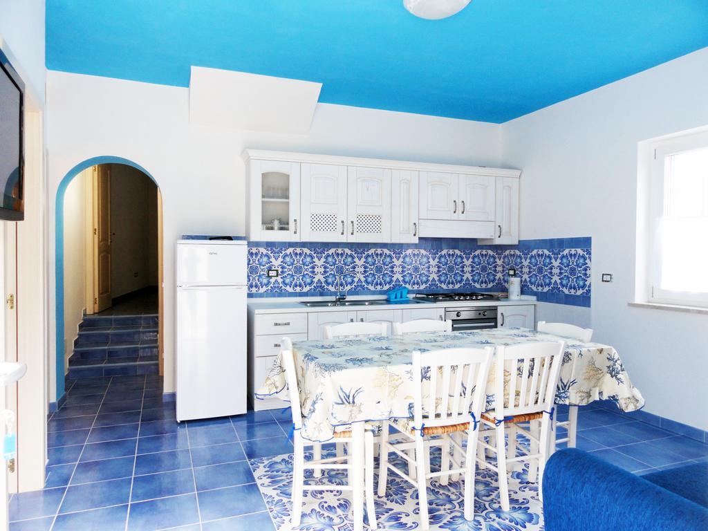 Chiaia Apartments ポンツァ 部屋 写真