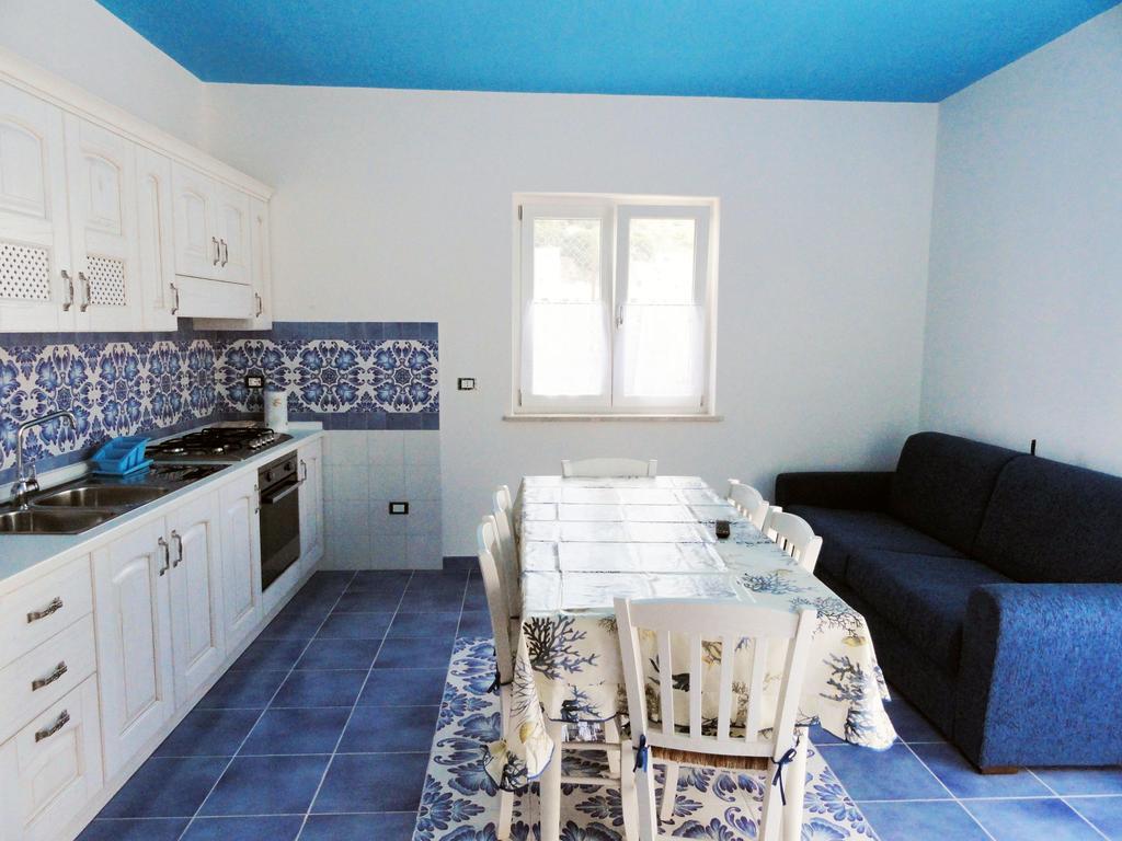 Chiaia Apartments ポンツァ 部屋 写真