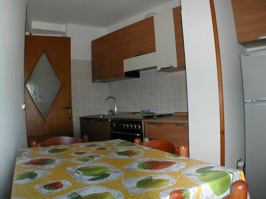 Chiaia Apartments ポンツァ 部屋 写真